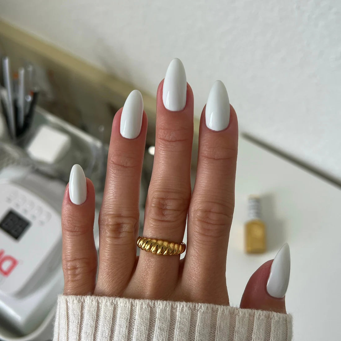 DND DIVA Duo Gel Matching Color 038 Smokey White