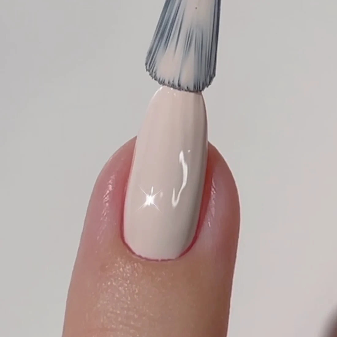 DND DIVA Duo Gel Matching Color 043 Vanilla Crème