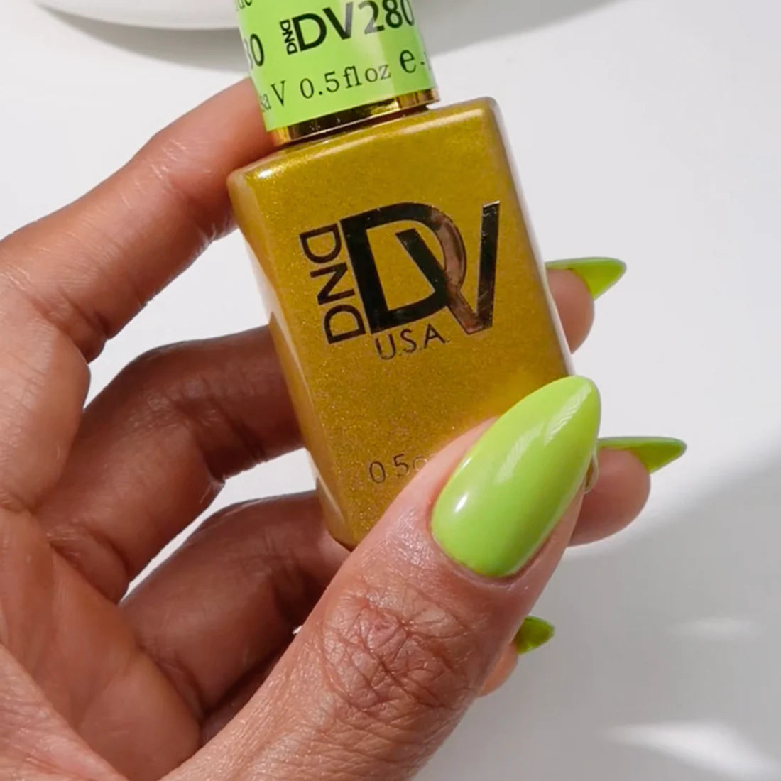 DND DIVA Duo Gel Matching Color 280 Salsa Verde