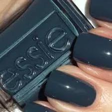 Essie Nail Lacquer | 853 Mind your mittens