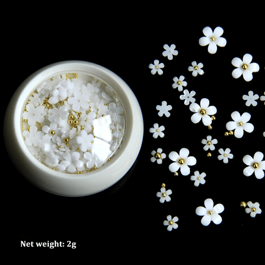 JNBS White Petal Flower Charm (2g)